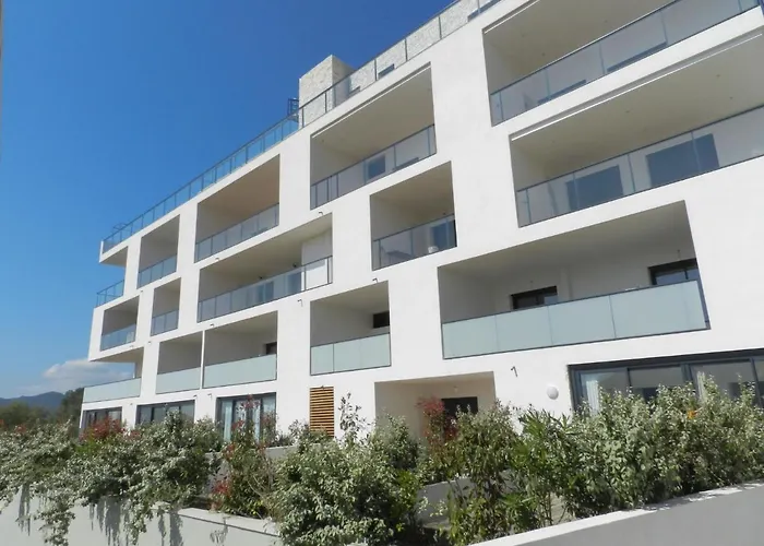 Chateau-19 By Interhome Apartmán